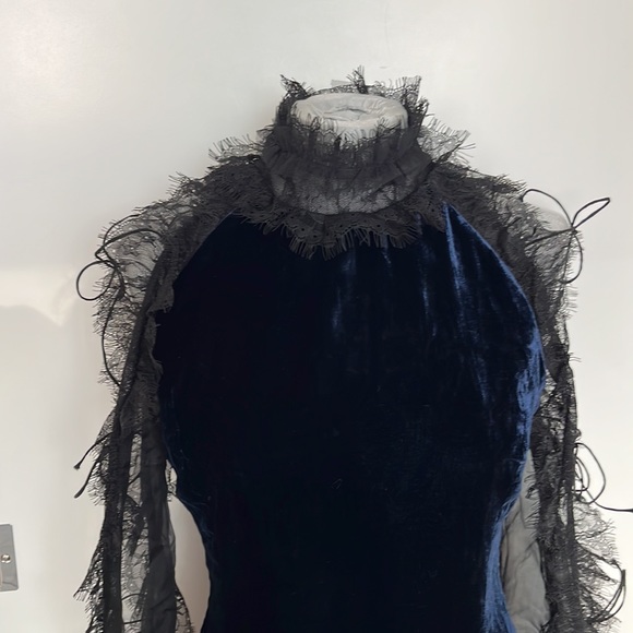 Stunning navy velvet and lace dress - Picture 5 of 15